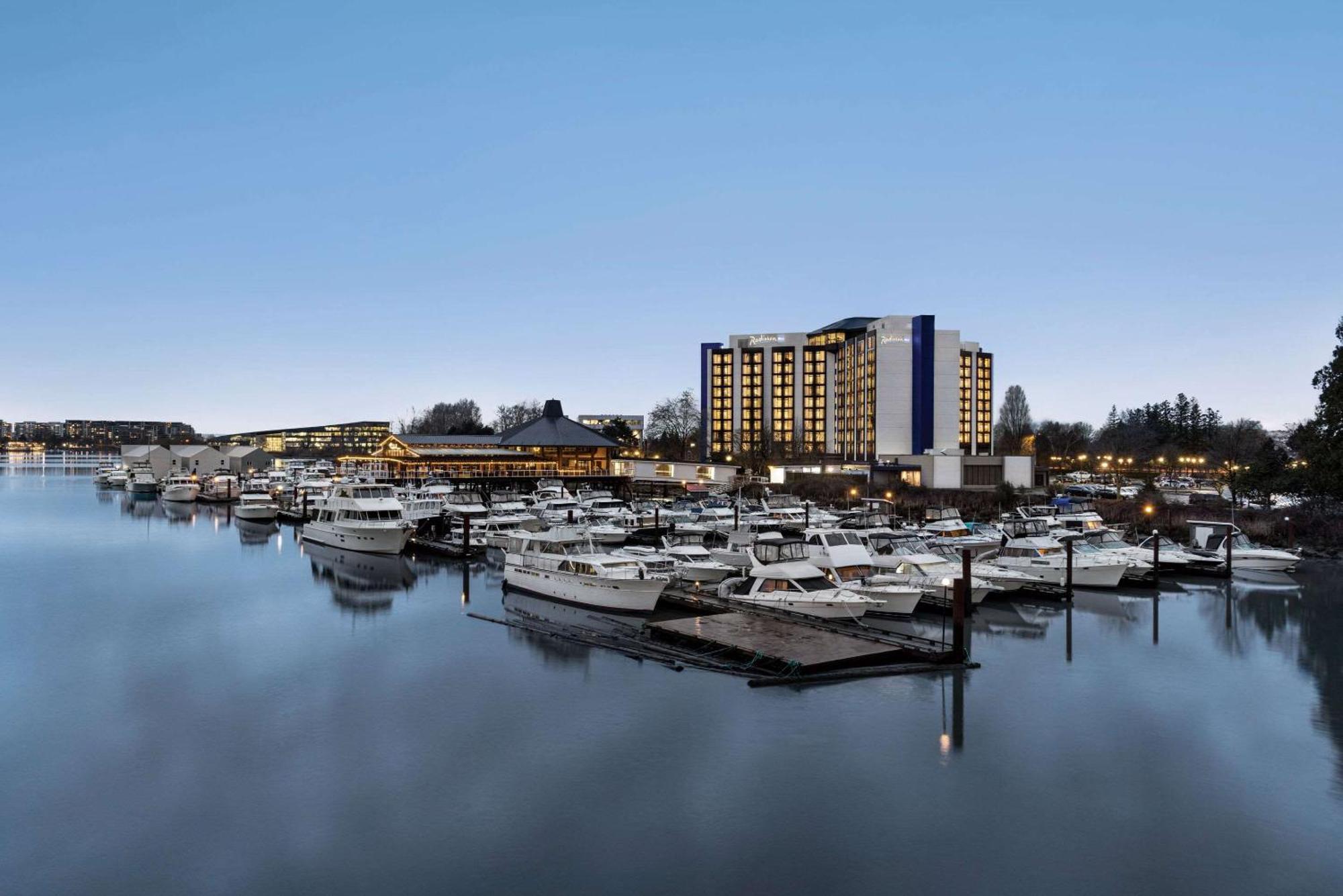 Radisson Blu Vancouver Airport Hotel & Marina Richmond Exterior foto