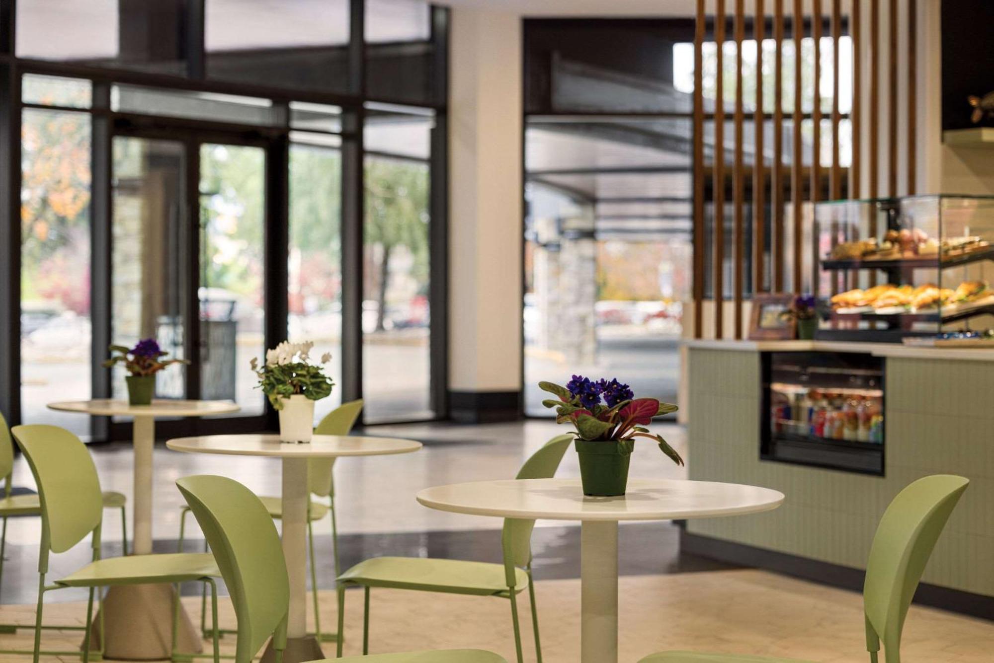Radisson Blu Vancouver Airport Hotel & Marina Richmond Exterior foto